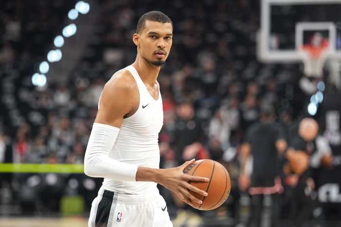 戈贝尔：文班拥有非常独特的灵魂 他能取得现在的成功不是偶然